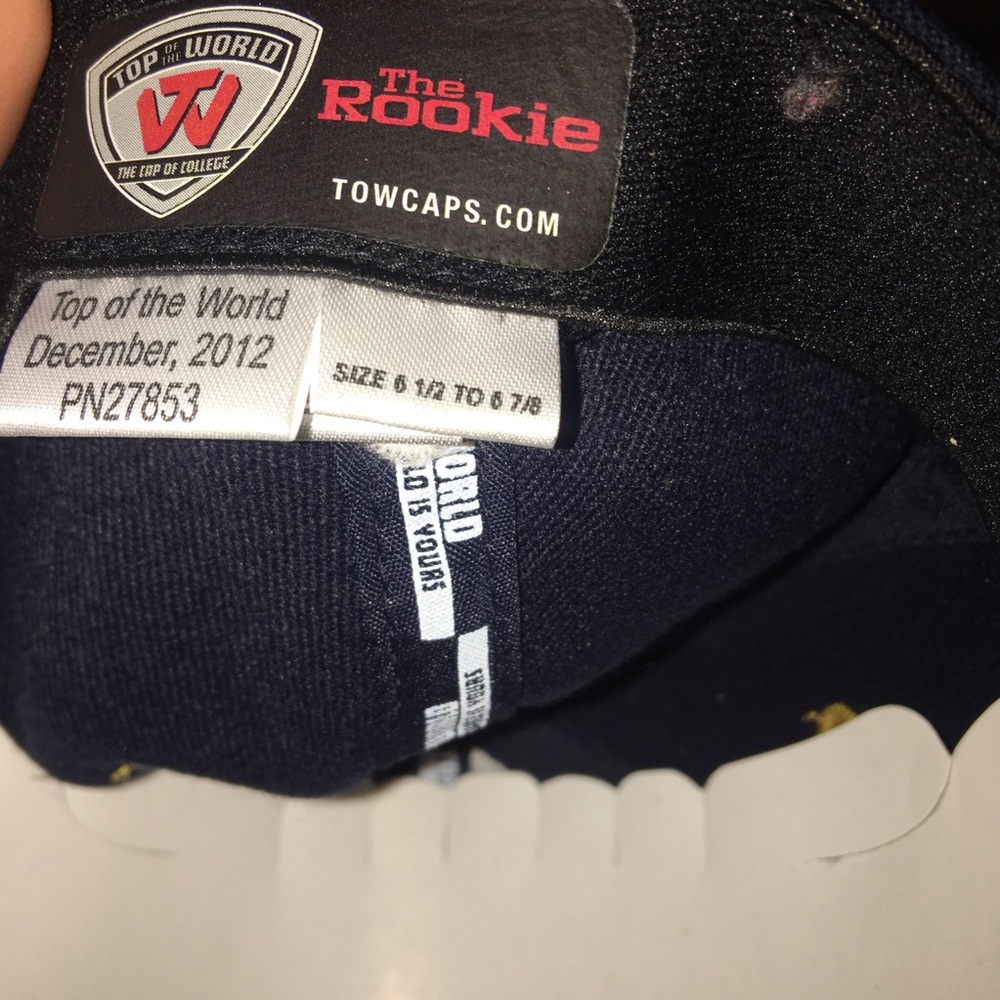 Norte Dame hat, backpack cup and stickers - Picture 2 of 2